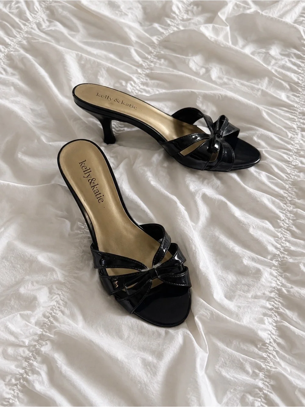Kelly & Katie Vintage Patent Back Leather Kitten Heels